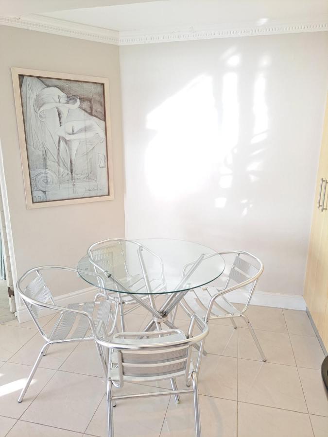 3 Bedroom Sea Facing Family Apartment Cape Town Moullie Point المظهر الخارجي الصورة