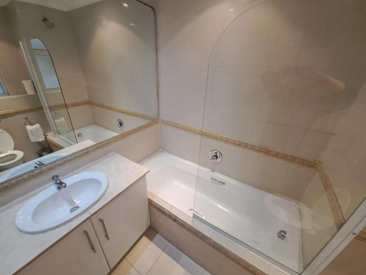 3 Bedroom Sea Facing Family Apartment Cape Town Moullie Point المظهر الخارجي الصورة