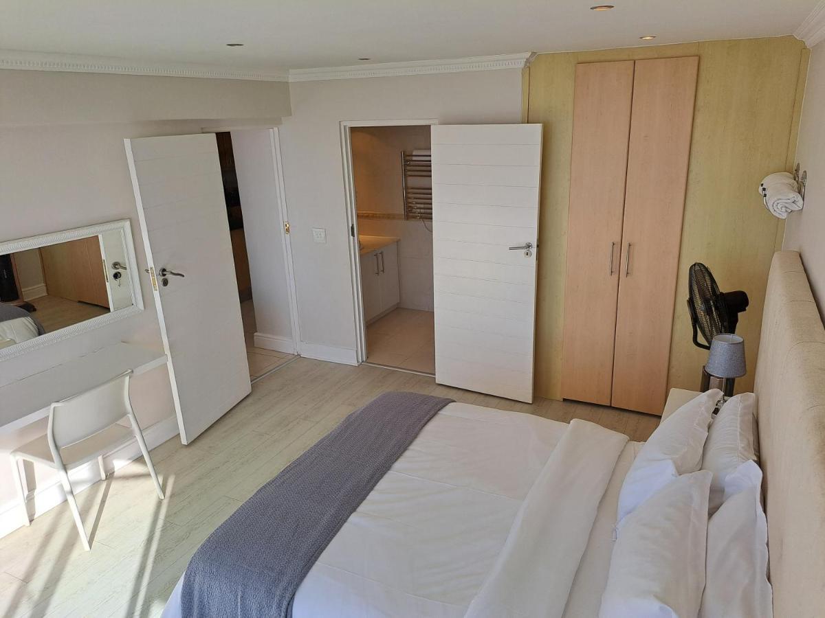 3 Bedroom Sea Facing Family Apartment Cape Town Moullie Point المظهر الخارجي الصورة